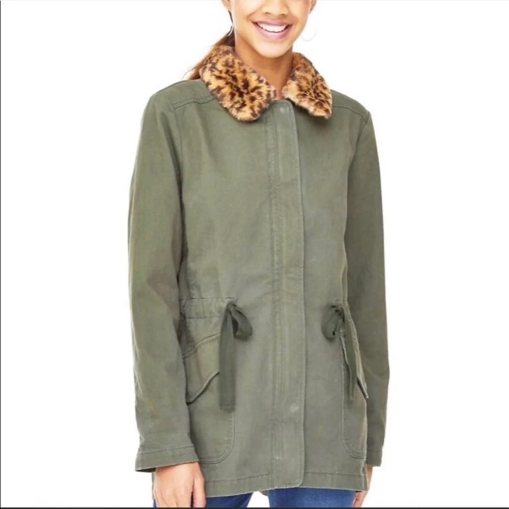 Loft leopard print faux fur collar medium